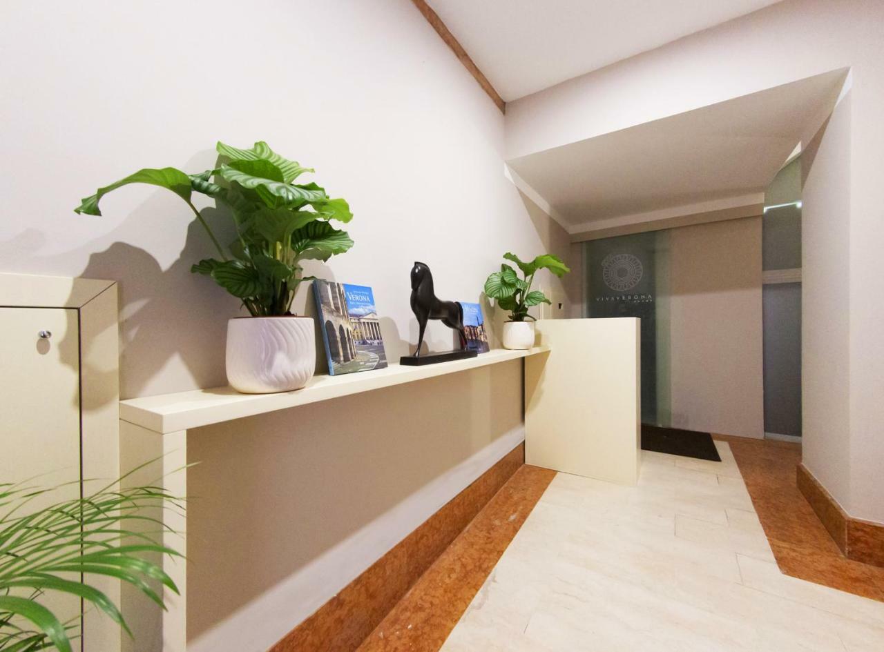 Vivaverona Rooms ภายนอก รูปภาพ